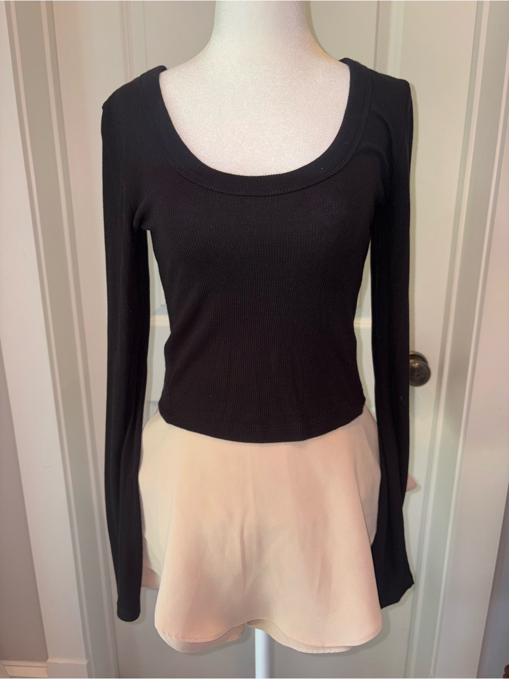 Universal Thread Black Long Sleeve Scoop Neck Ribbed Top